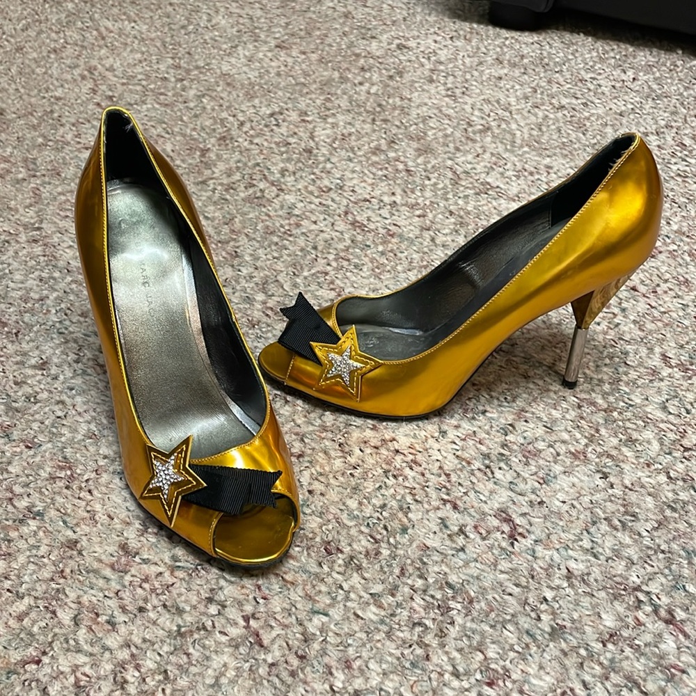 Marc jacobs gold star peep toe heels